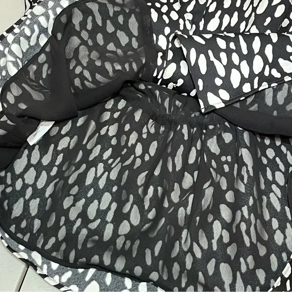 J Crew Long Sleeve Peplum Button Front Top in Printed Satin Crepe Size 2 - Picture 12 of 12